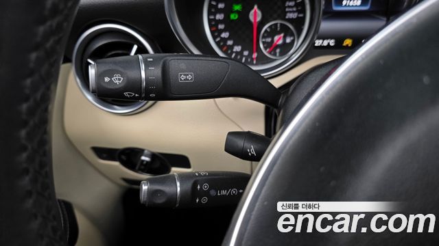 Mercedes-Benz SLC-Class SLC200