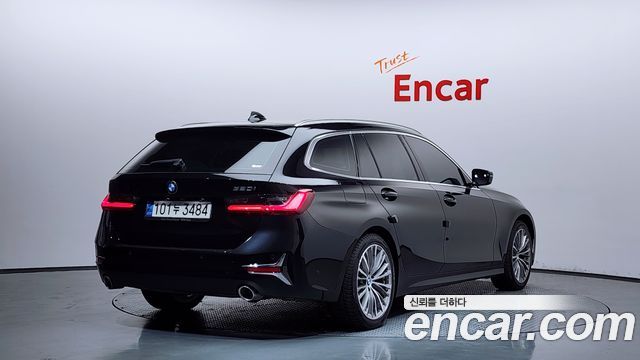 BMW 3-Series 320i Touring Luxury