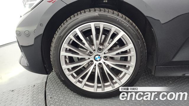 BMW 3-Series 320i Touring Luxury