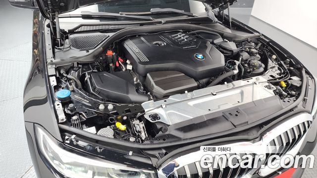BMW 3-Series 320i Touring Luxury