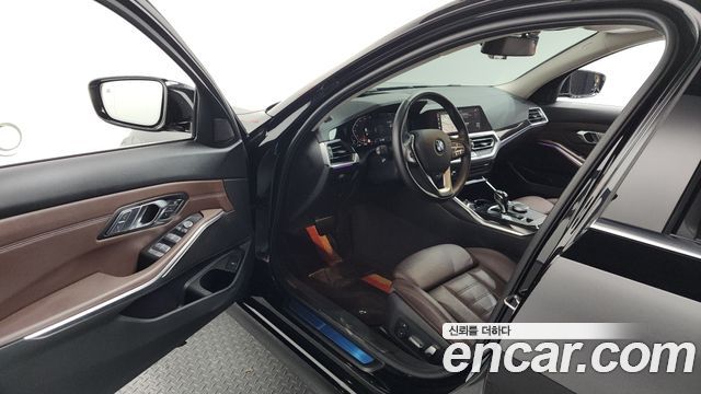 BMW 3-Series 320i Touring Luxury