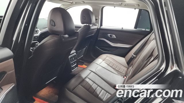 BMW 3-Series 320i Touring Luxury
