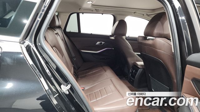 BMW 3-Series 320i Touring Luxury