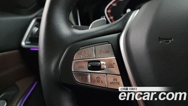 BMW 3-Series 320i Touring Luxury