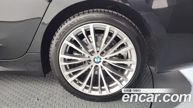 BMW 3-Series 320i Touring Luxury