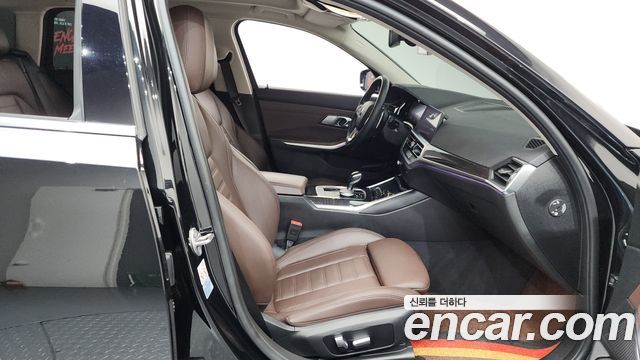 BMW 3-Series 320i Touring Luxury