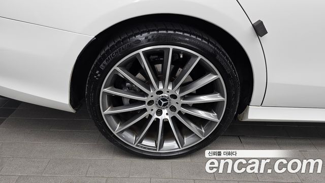 Mercedes-Benz E-Class E350 4MATIC AMG Line