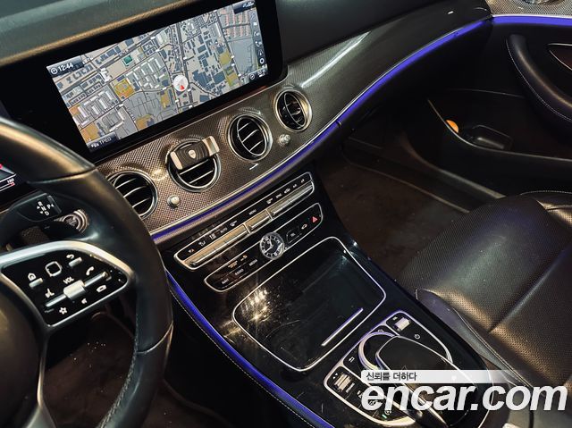 Mercedes-Benz E-Class E300 4MATIC AMG Line