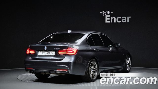 BMW 3-Series 330i M Sport Shadow
