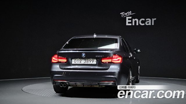 BMW 3-Series 330i M Sport Shadow