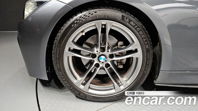BMW 3-Series 330i M Sport Shadow