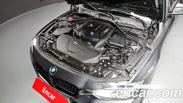 BMW 3-Series 330i M Sport Shadow