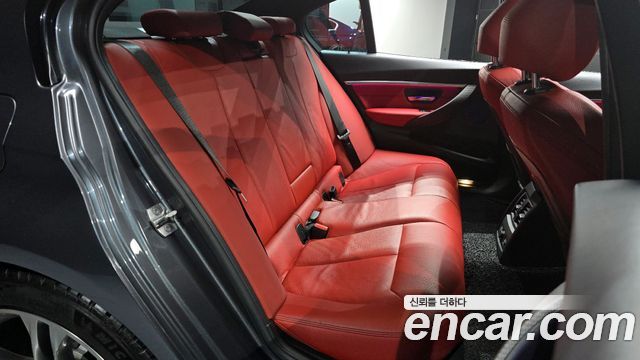 BMW 3-Series 330i M Sport Shadow
