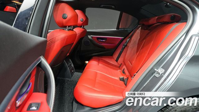 BMW 3-Series 330i M Sport Shadow