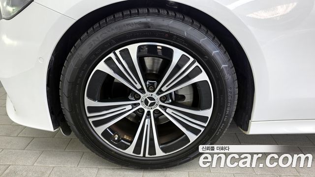 Mercedes-Benz E-Class E200 Avantgarde