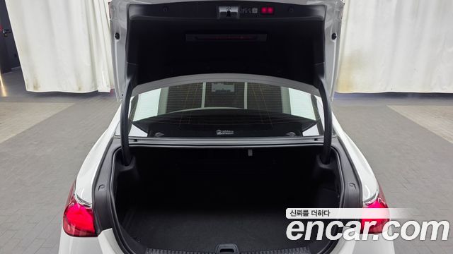 Mercedes-Benz E-Class E200 Avantgarde