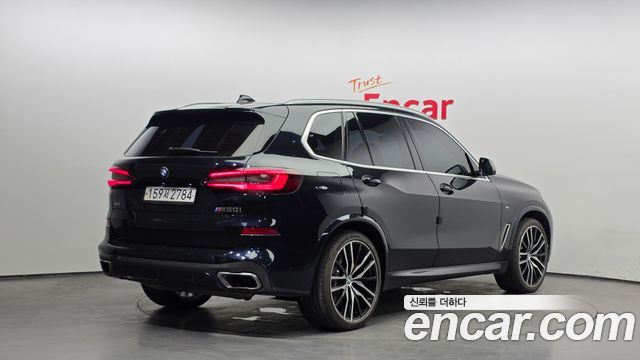 BMW X5 M50i