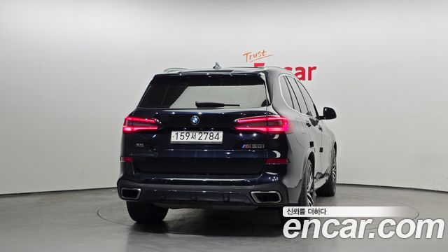 BMW X5 M50i