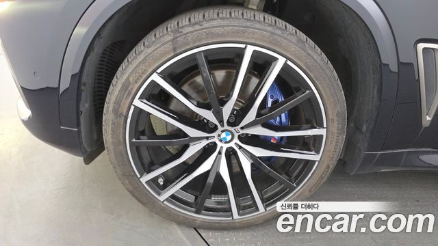 BMW X5 M50i