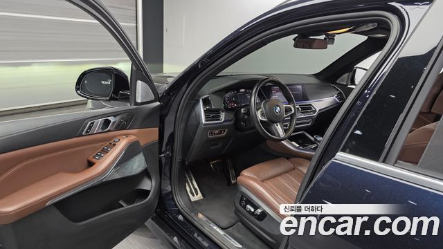 BMW X5 M50i