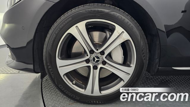 Mercedes-Benz E-Class E300 Avantgarde