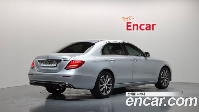 Mercedes-Benz E-Class E300 4MATIC Avnatgarde