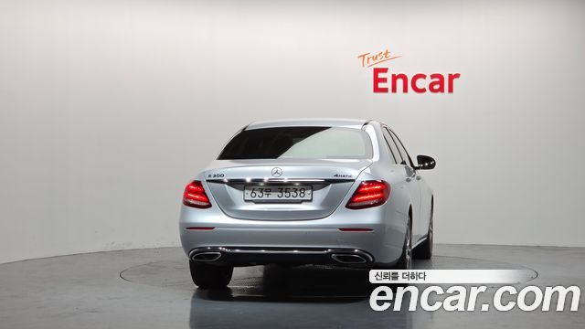 Mercedes-Benz E-Class E300 4MATIC Avnatgarde