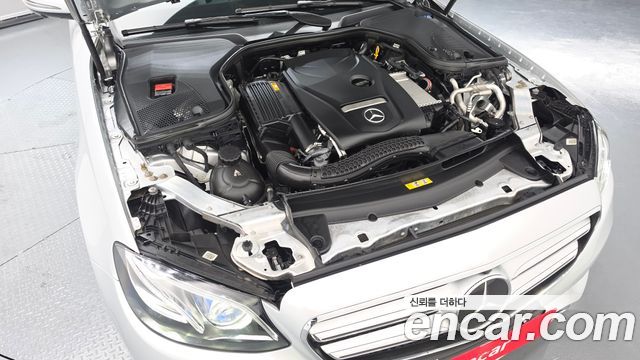 Mercedes-Benz E-Class E300 4MATIC Avnatgarde