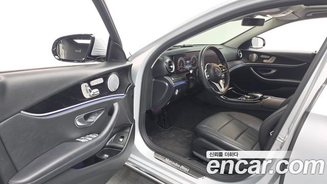 Mercedes-Benz E-Class E300 4MATIC Avnatgarde