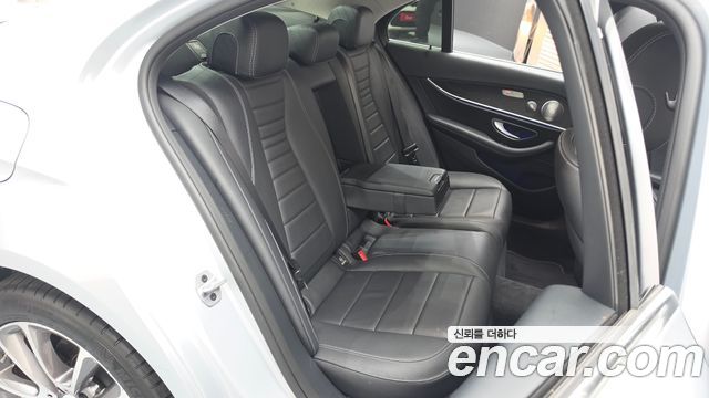 Mercedes-Benz E-Class E300 4MATIC Avnatgarde