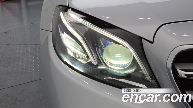 Mercedes-Benz E-Class E300 4MATIC Avnatgarde