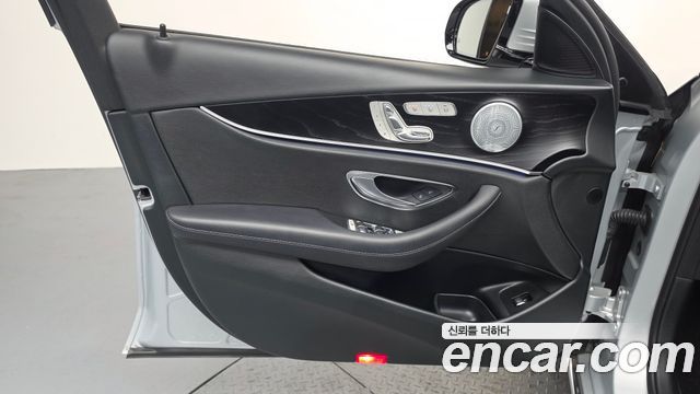 Mercedes-Benz E-Class E300 4MATIC Avnatgarde