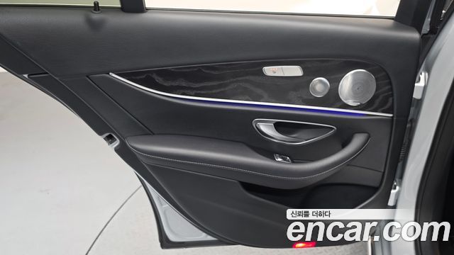 Mercedes-Benz E-Class E300 4MATIC Avnatgarde