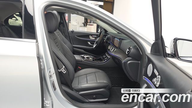Mercedes-Benz E-Class E300 4MATIC Avnatgarde