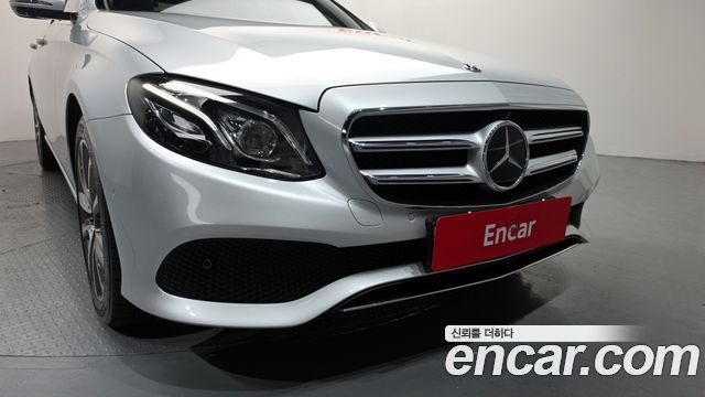 Mercedes-Benz E-Class E300 4MATIC Avnatgarde