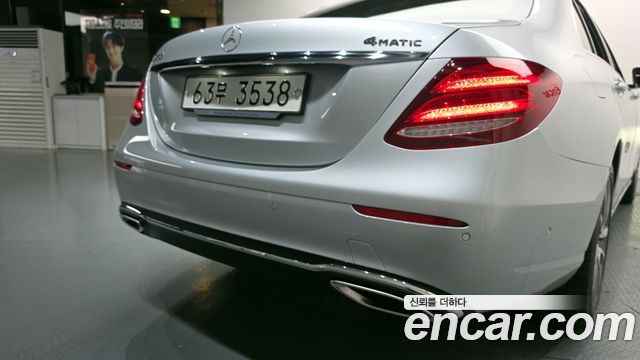 Mercedes-Benz E-Class E300 4MATIC Avnatgarde