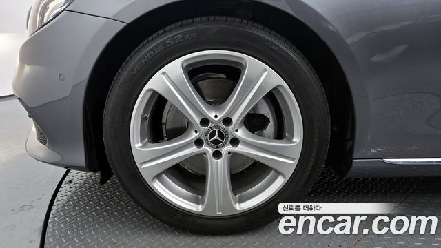 Mercedes-Benz E-Class E200 Avantgarde