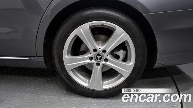 Mercedes-Benz E-Class E200 Avantgarde
