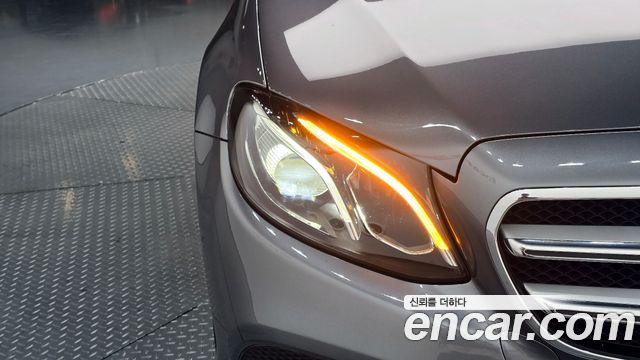 Mercedes-Benz E-Class E200 Avantgarde
