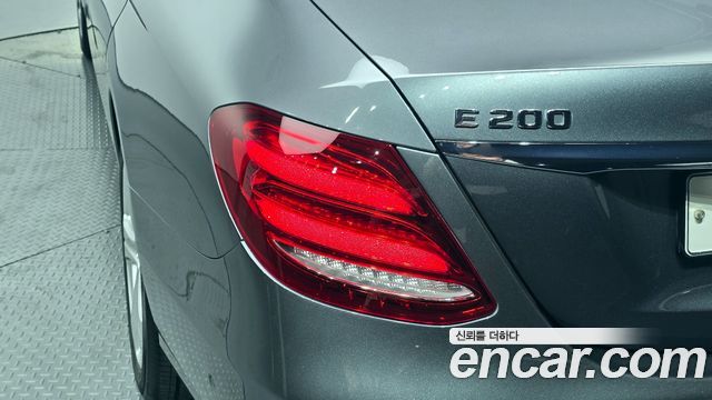 Mercedes-Benz E-Class E200 Avantgarde