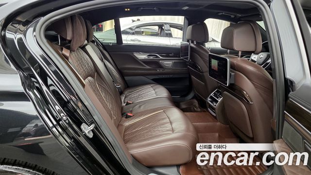 BMW 7-Series 740Li xDrive Design Pure Excellence