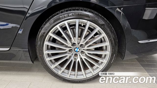 BMW 7-Series 740Li xDrive Design Pure Excellence