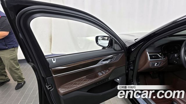 BMW 7-Series 740Li xDrive Design Pure Excellence