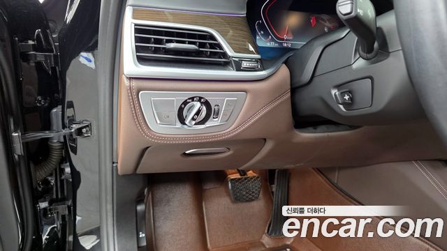 BMW 7-Series 740Li xDrive Design Pure Excellence