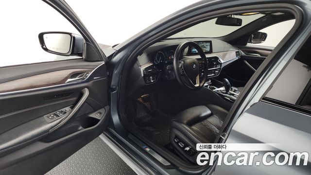 BMW 5-Series 530i xDrive M Sport Package Plus
