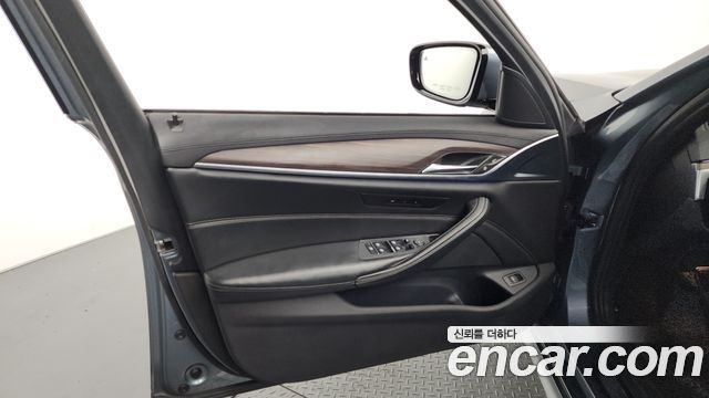 BMW 5-Series 530i xDrive M Sport Package Plus