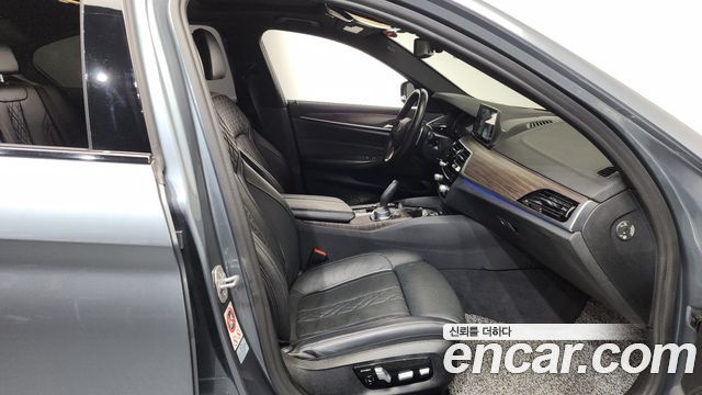 BMW 5-Series 530i xDrive M Sport Package Plus