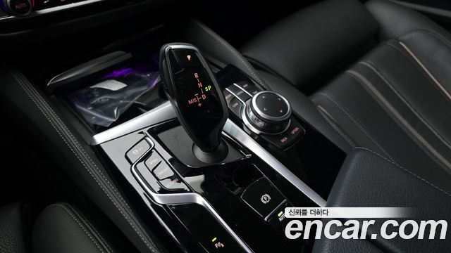 BMW 5-Series 520i Luxury