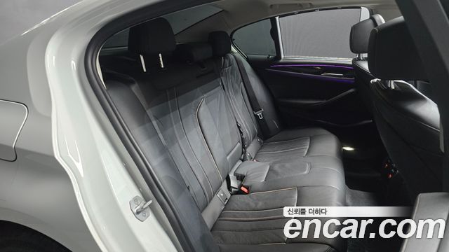 BMW 5-Series 520i Luxury