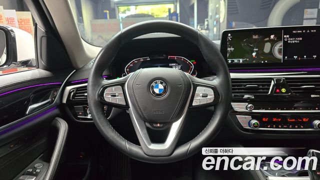 BMW 5-Series 520i Luxury